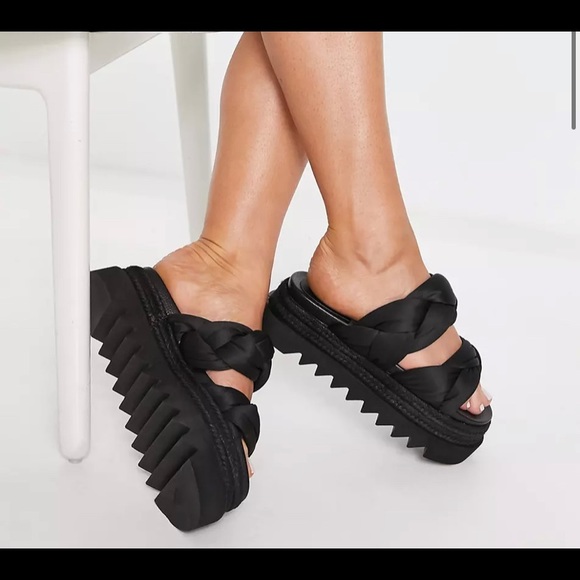 NWT, ASOS DESIGN Tiny padded plaited flat form mules in black, Size 9 - Picture 4 of 4